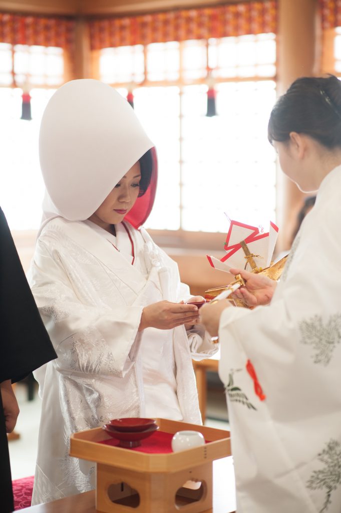 どちらにする 角隠しと綿帽子 の違い 和婚コトノワ